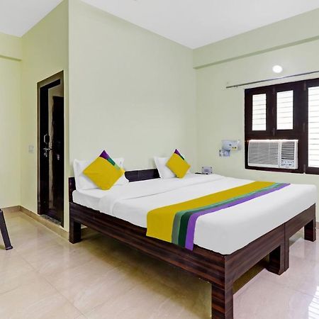 Hotel Pragati Palace Mathura Buitenkant foto