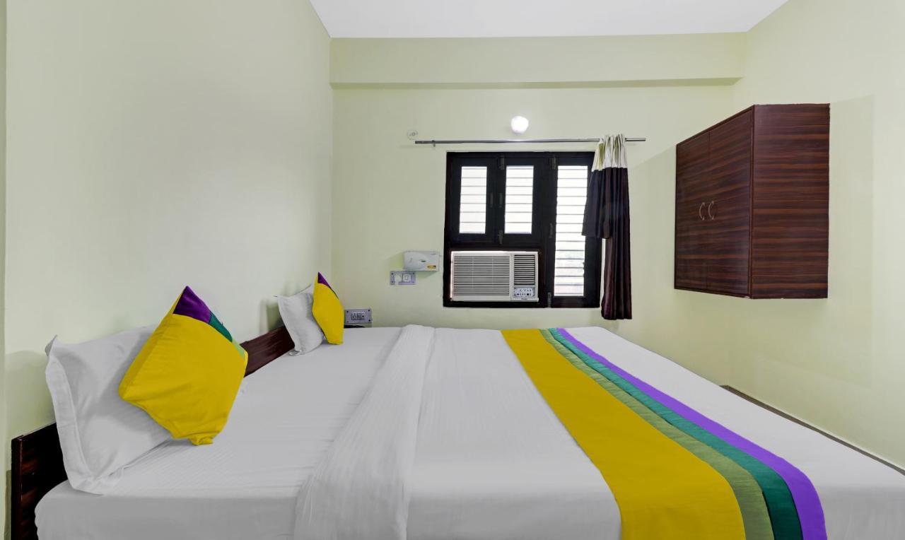 Hotel Pragati Palace Mathura Buitenkant foto