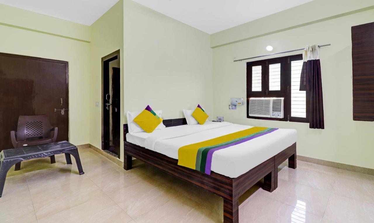 Hotel Pragati Palace Mathura Buitenkant foto