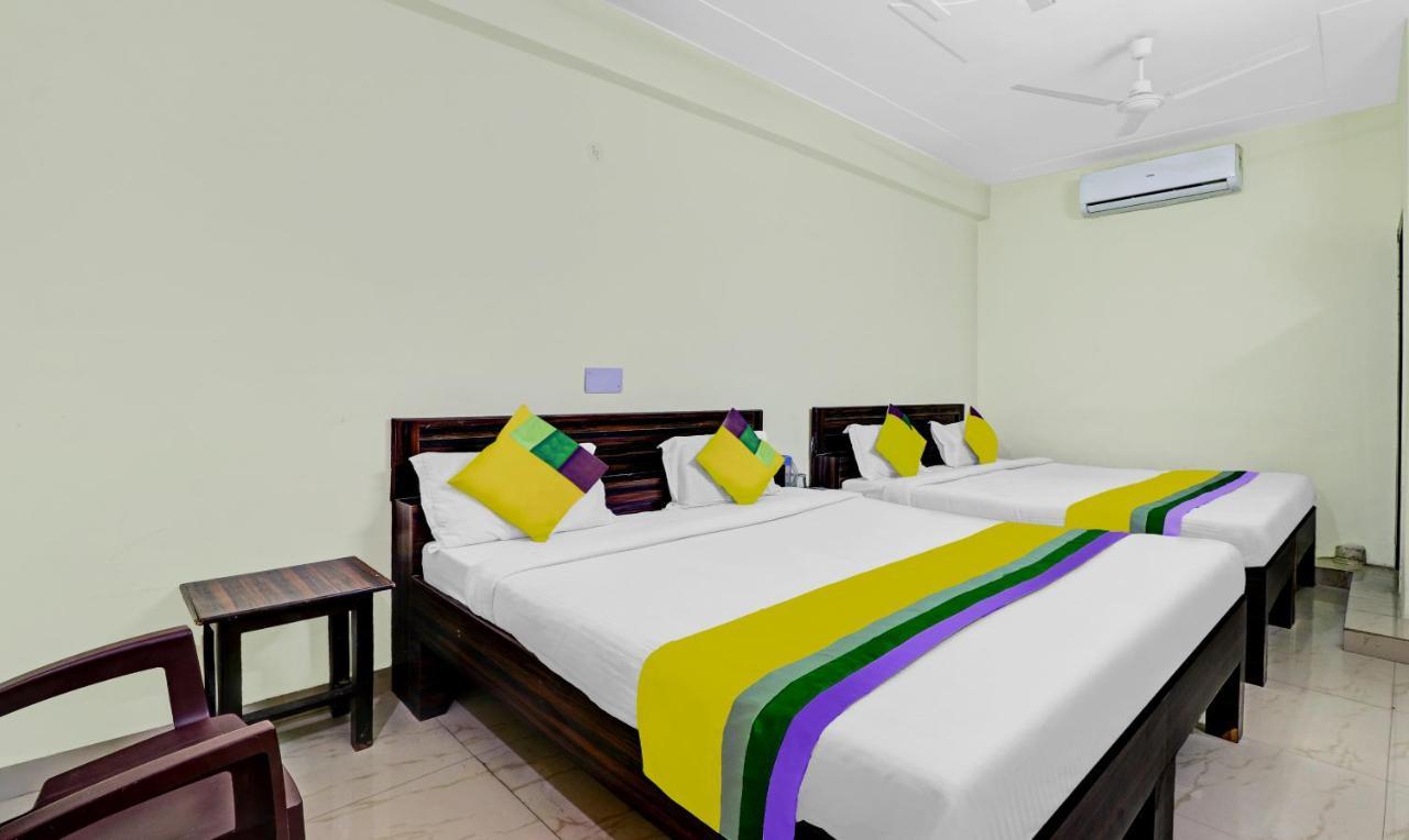 Hotel Pragati Palace Mathura Buitenkant foto