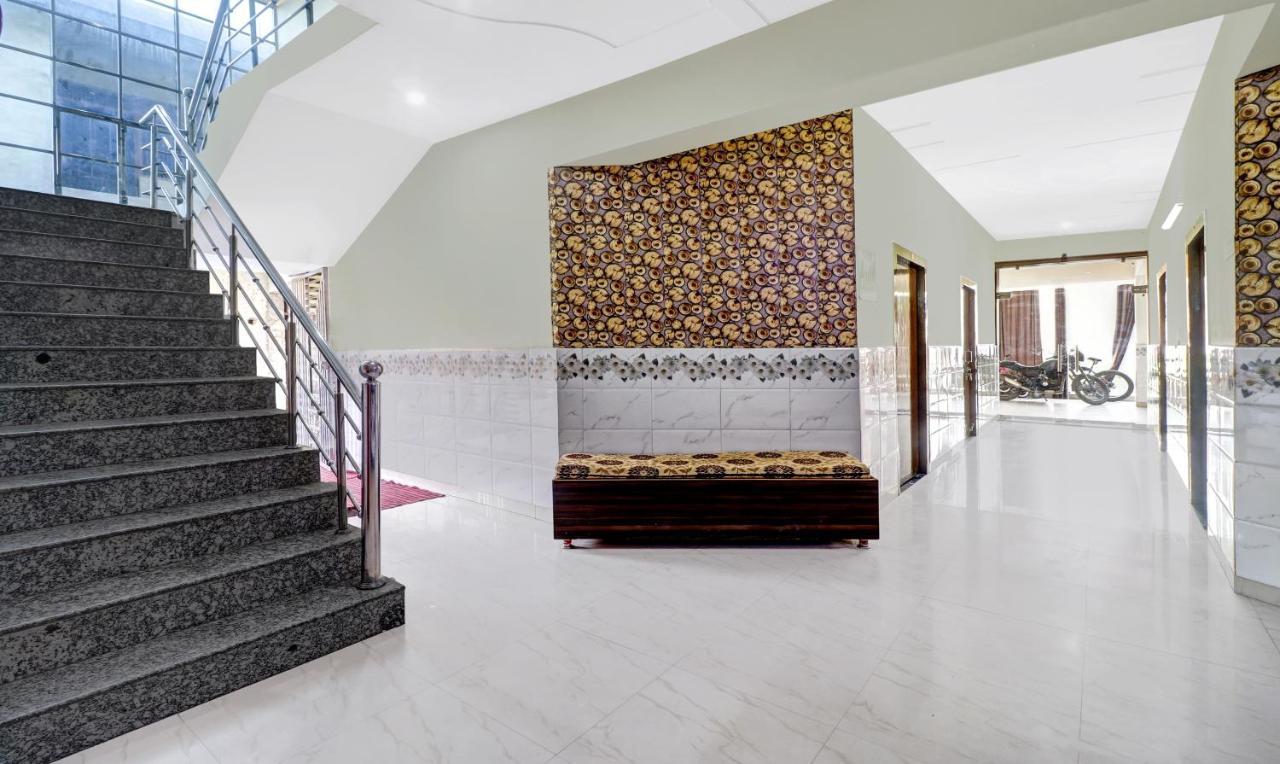 Hotel Pragati Palace Mathura Buitenkant foto