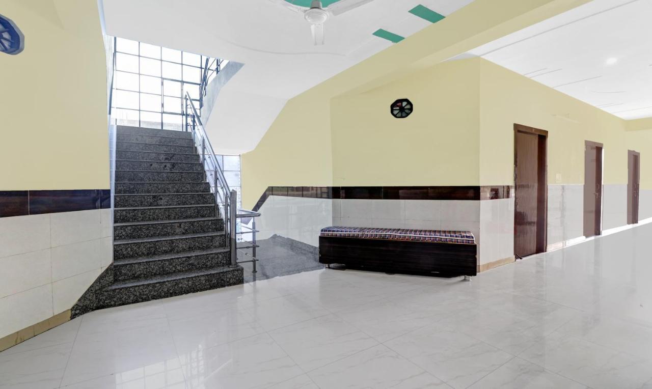 Hotel Pragati Palace Mathura Buitenkant foto
