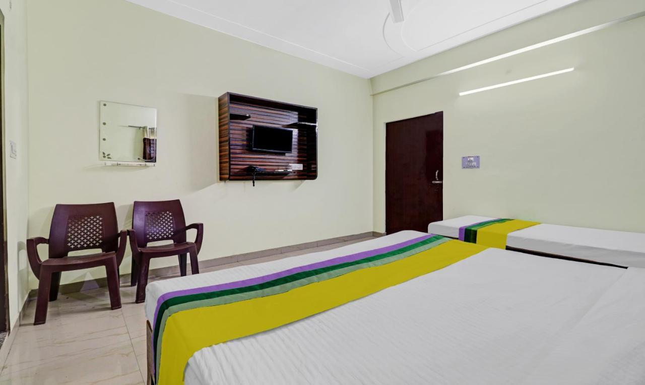 Hotel Pragati Palace Mathura Buitenkant foto