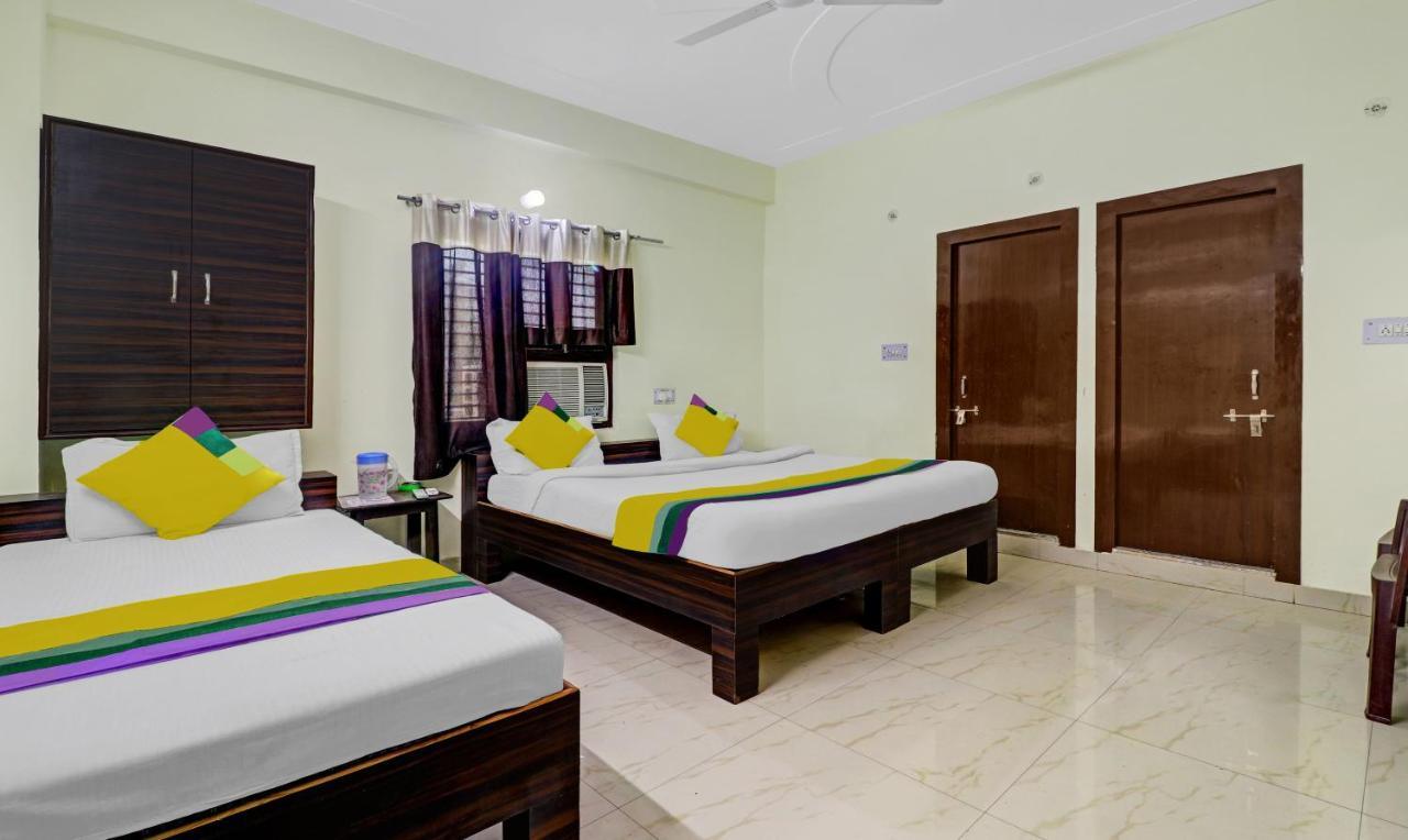 Hotel Pragati Palace Mathura Buitenkant foto