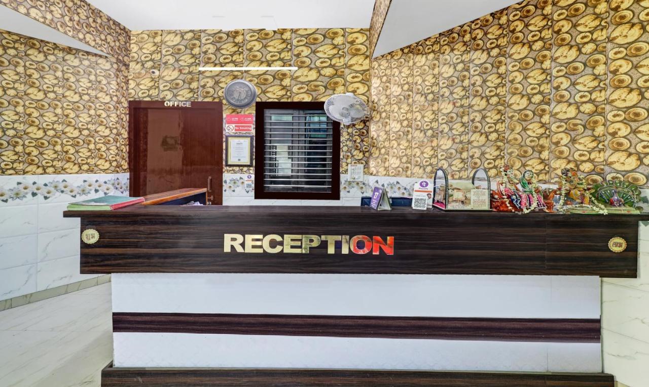 Hotel Pragati Palace Mathura Buitenkant foto