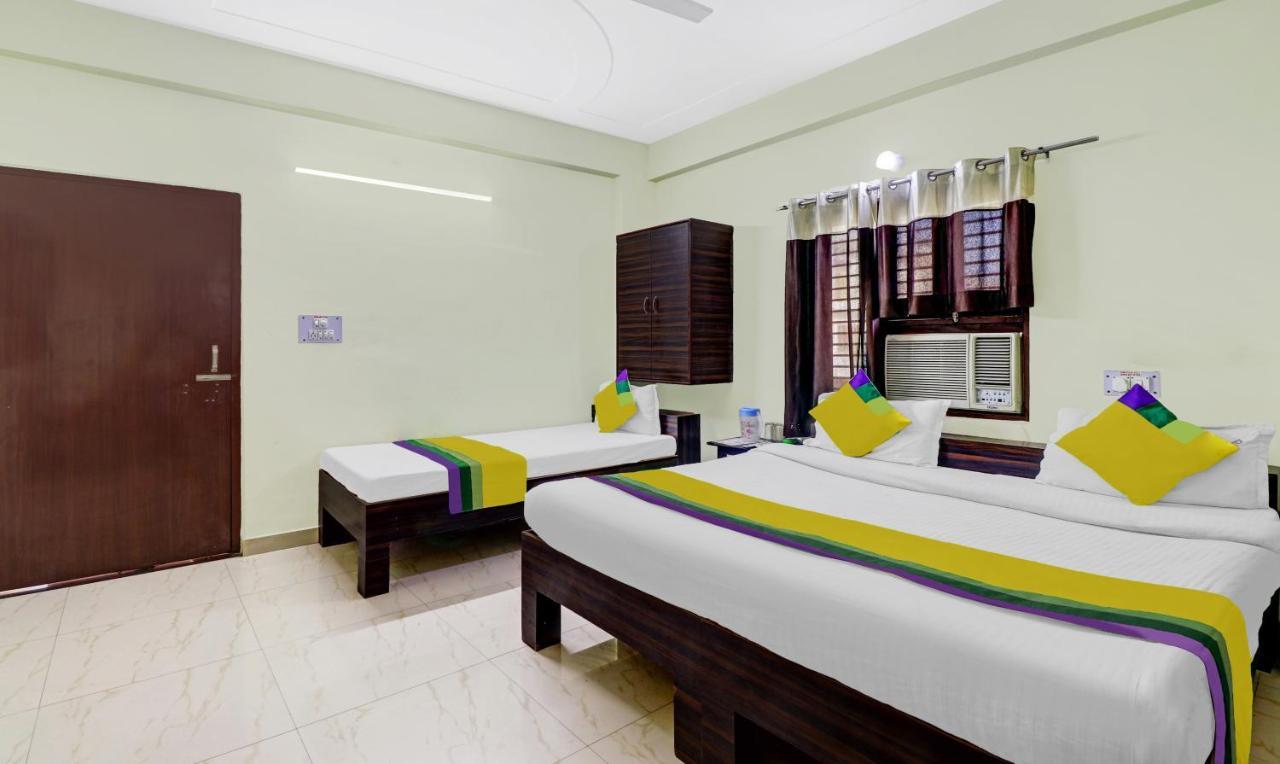 Hotel Pragati Palace Mathura Buitenkant foto