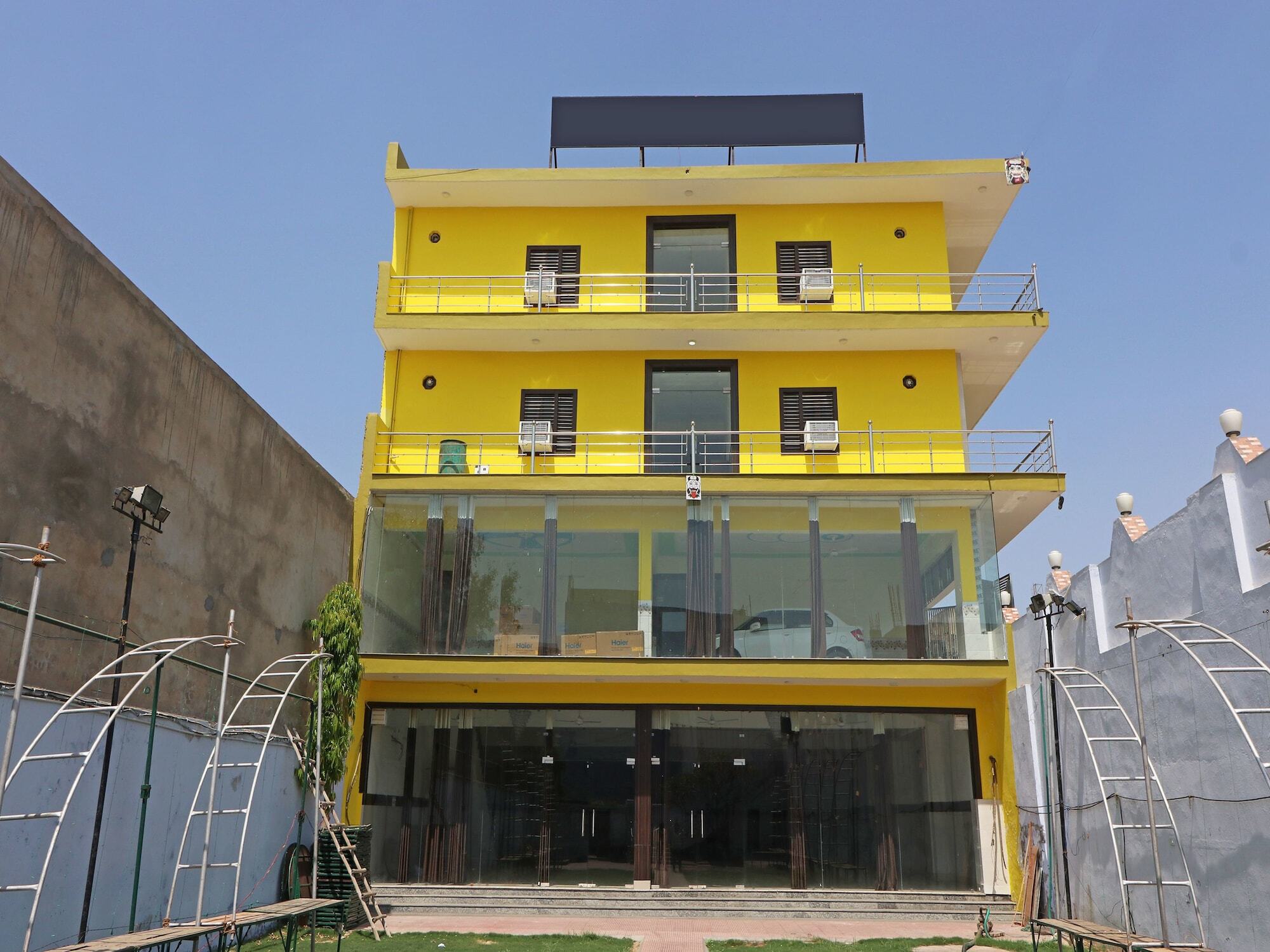 Hotel Pragati Palace Mathura Buitenkant foto