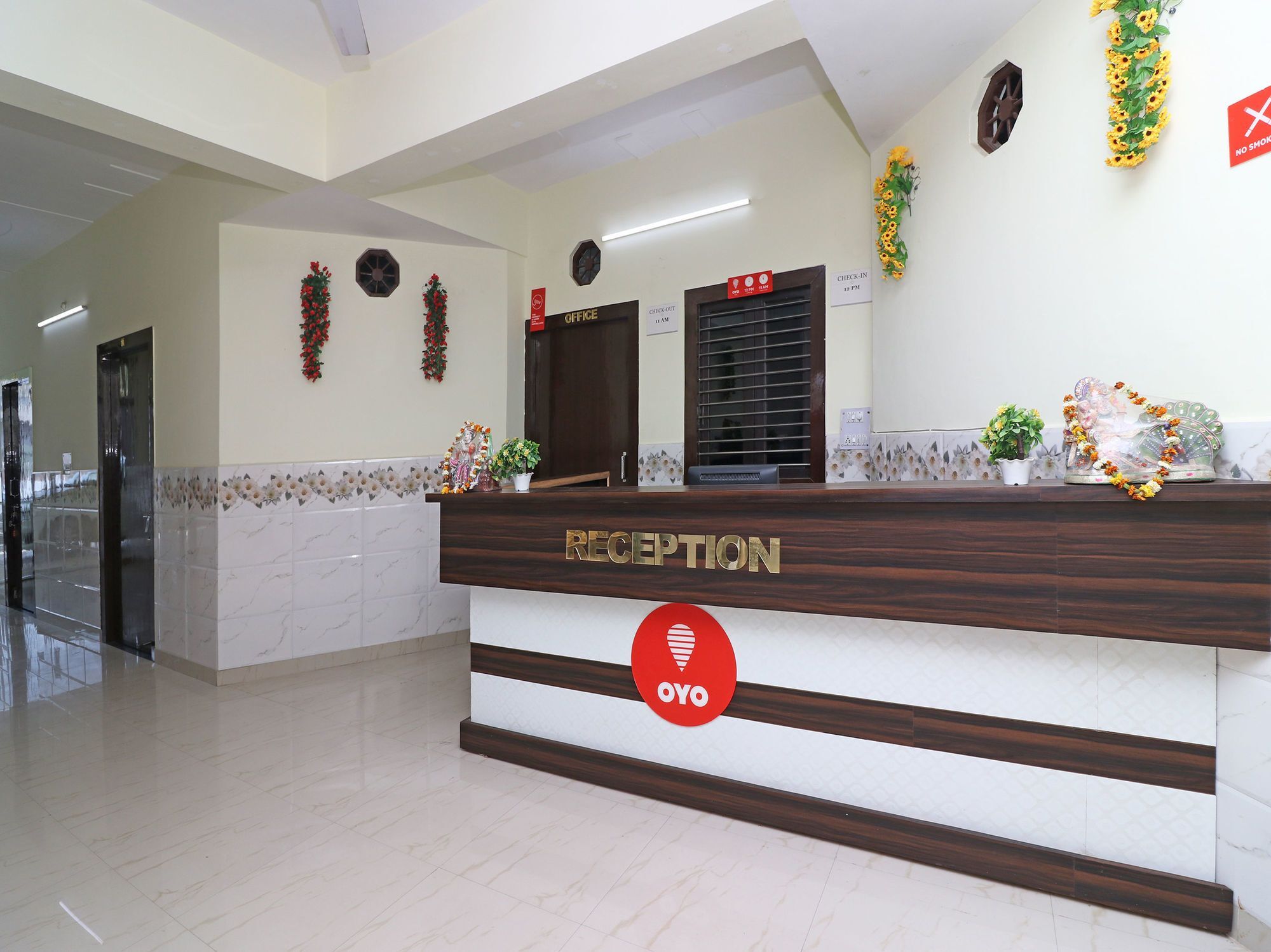 Hotel Pragati Palace Mathura Buitenkant foto