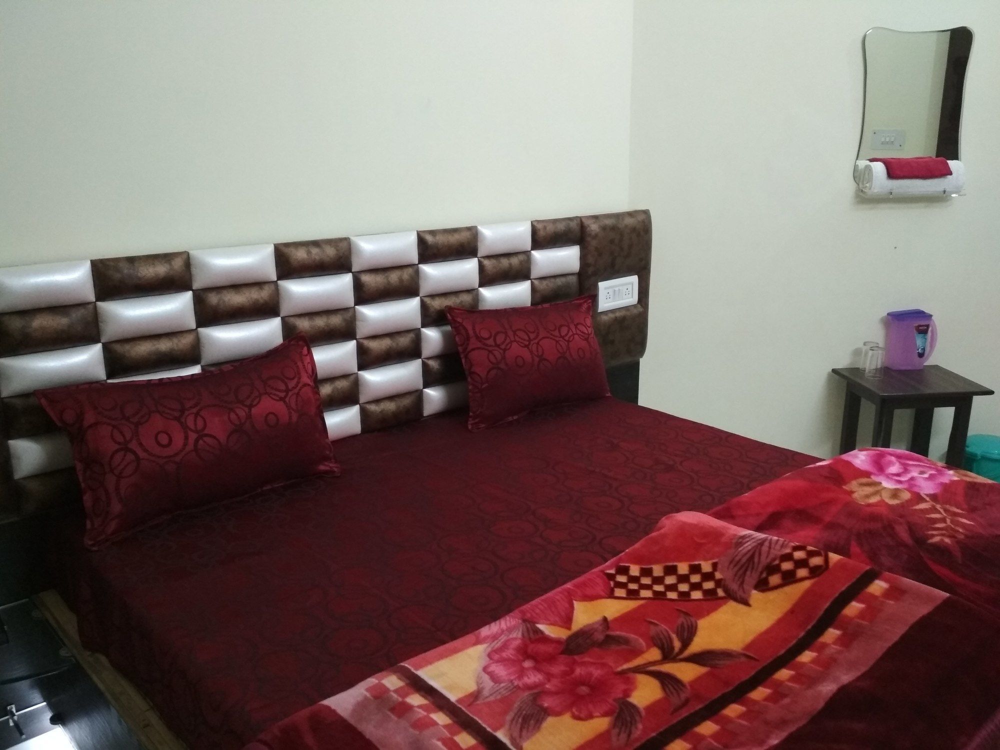 Hotel Pragati Palace Mathura Buitenkant foto