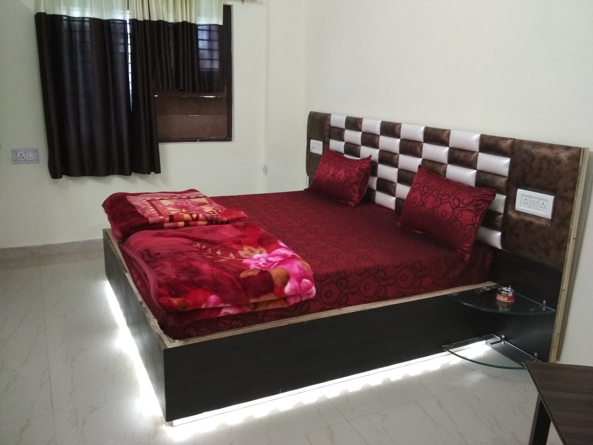 Hotel Pragati Palace Mathura Buitenkant foto